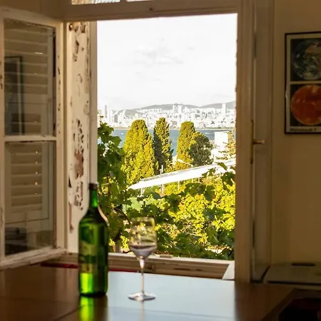 Nostalgic Island House In Buyukada With An Amazing Sea View Apartment *