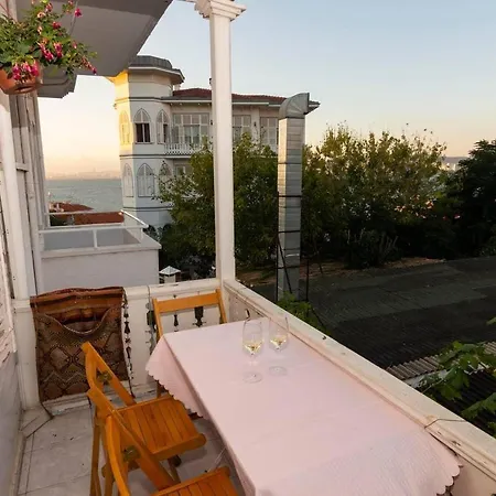 Apartment Nostalgic Island House In Buyukada With An Amazing Sea View Istanbul