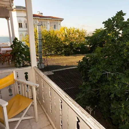 Nostalgic Island House In Buyukada With An Amazing Sea View Apartment