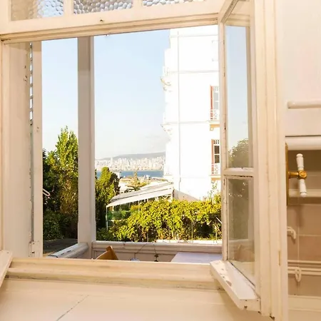 Nostalgic Island House In Buyukada With An Amazing Sea View Apartment *